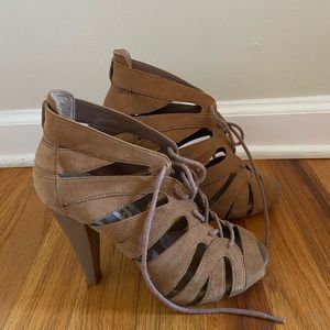 Steve Madden tan suede booties